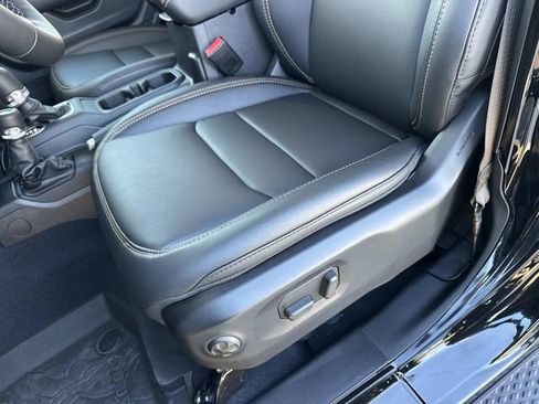 New 2025 Jeep Gladiator Sport image 12