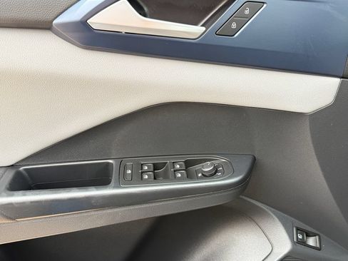 Used 2023 Volkswagen Taos SE w/ Panoramic Sunroof Package FWD image 11