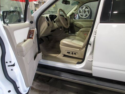 Used 2008 Ford Explorer Eddie Bauer AWD/4WD image 15