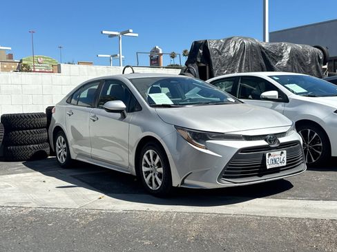 Used 2024 Toyota Corolla LE FWD image 2
