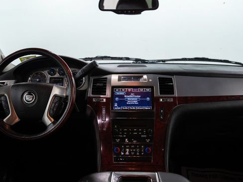 Used 2014 Cadillac Escalade Luxury AWD/4WD image 22