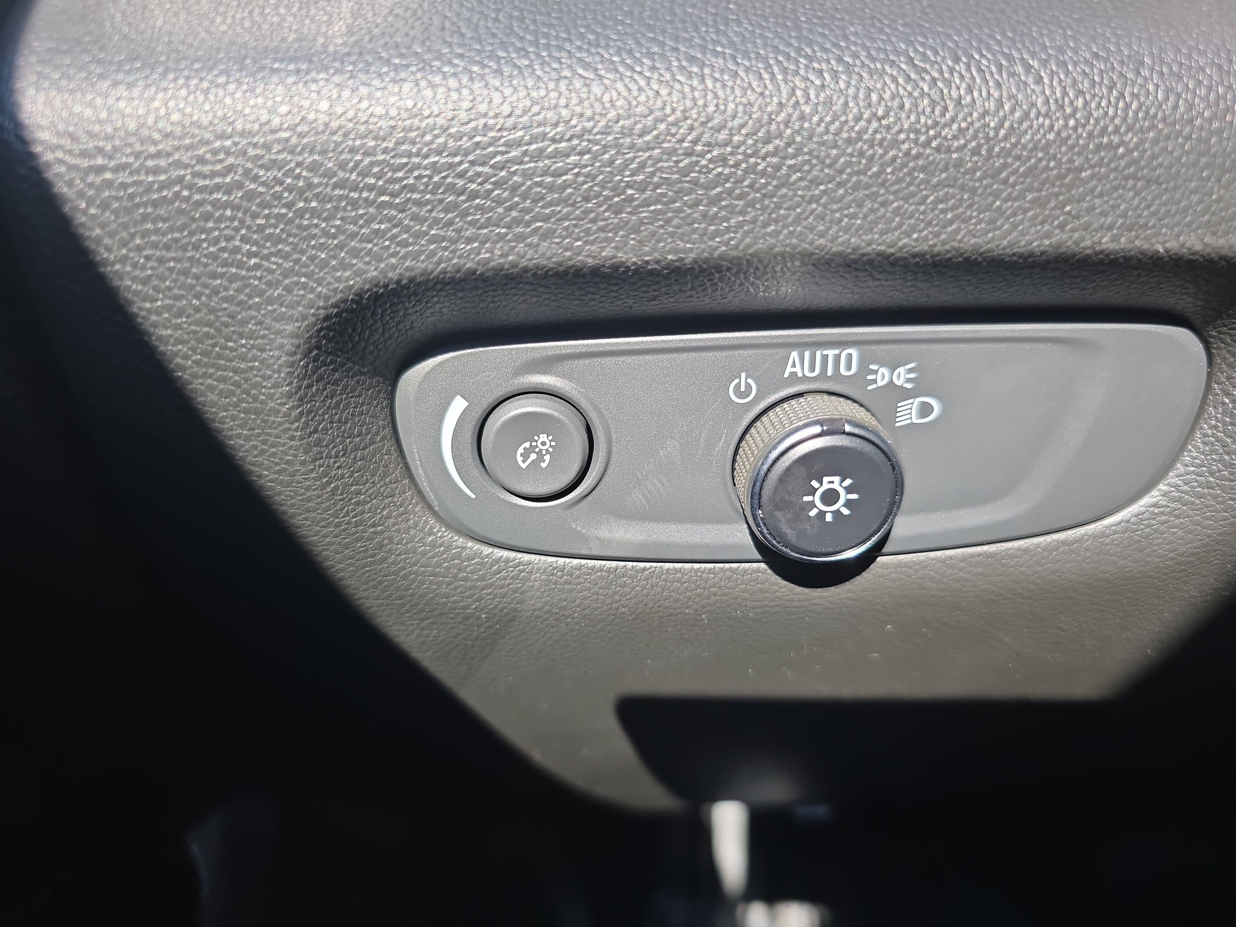 Used 2022 Chevrolet Traverse Premier AWD/4WD image 28