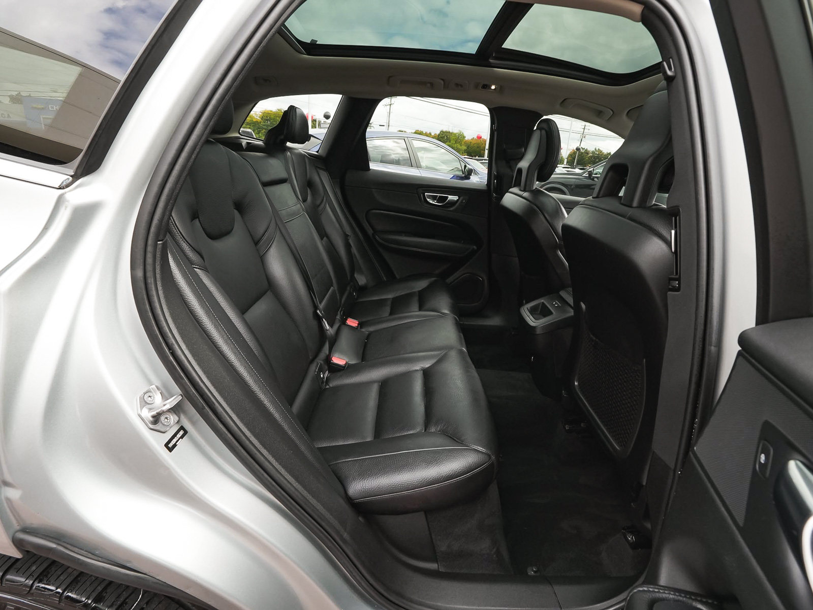 Used 2018 Volvo XC60 T5 Momentum w/ Convenience Package AWD/4WD image 35