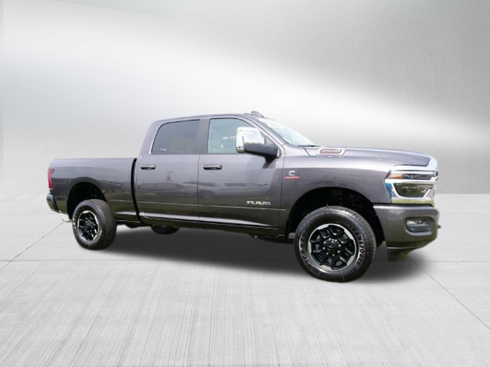 Used 2025 RAM 2500 Laramie AWD/4WD image 2