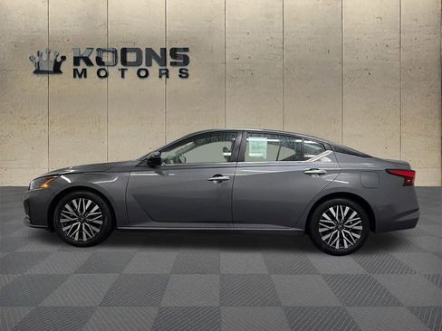 Used 2024 Nissan Altima 2.5 SV image 4