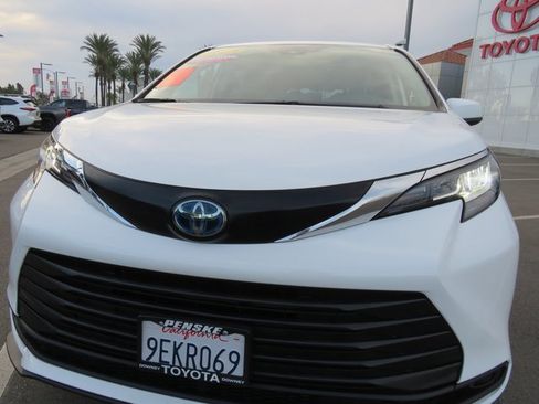 Certified 2023 Toyota Sienna LE image 5