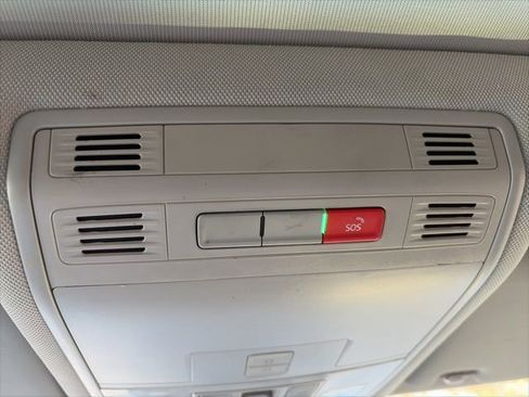 Used 2020 Volkswagen Tiguan SEL w/ 3rd Row Seat Package image 40