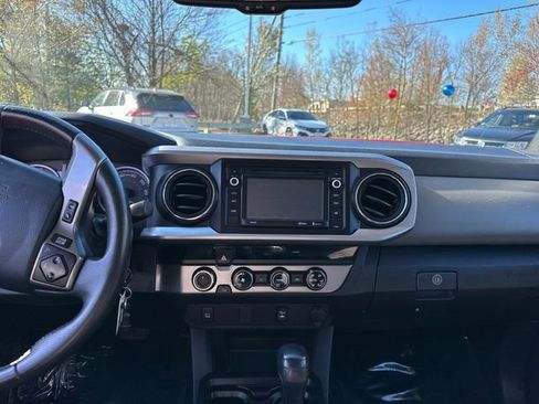 Used 2017 Toyota Tacoma SR5 w/ Tow Package AWD/4WD image 22