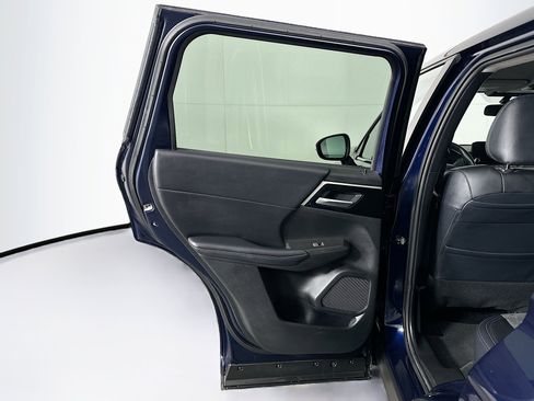 Used 2024 Mitsubishi Outlander SE image 25