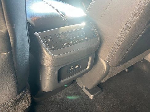 Used 2024 Nissan Pathfinder SV image 22