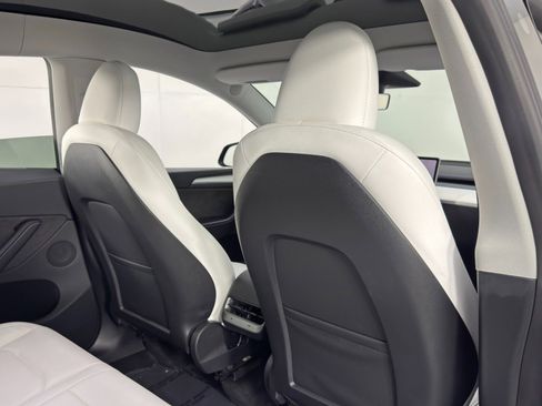 Used 2023 Tesla Model Y Long Range image 40