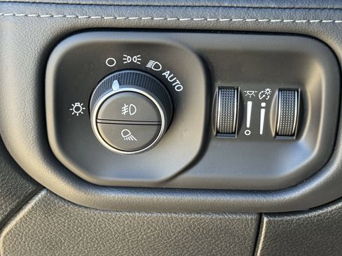 Used 2024 RAM 2500 Limited image 25