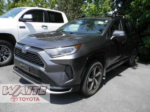 Used 2021 Toyota RAV4 SE w/ Weather & Moonroof Package AWD/4WD image 3