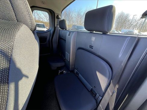 Used 2025 Nissan Frontier SV image 14