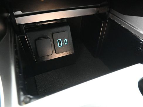 Certified 2021 Ford Explorer XLT image 17