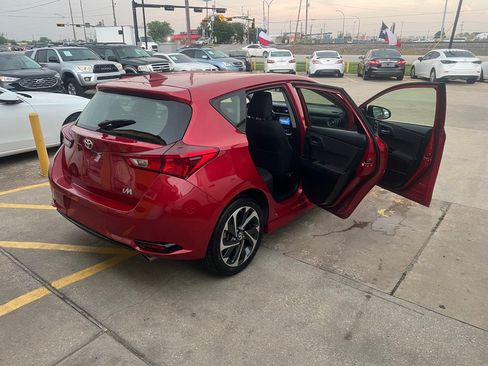 Used 2018 Toyota Corolla iM FWD image 11