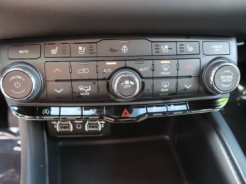 Used 2024 Dodge Durango GT RWD image 37