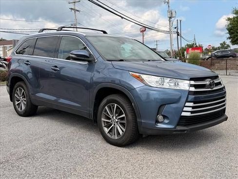 Used 2019 Toyota Highlander XLE AWD/4WD image 17