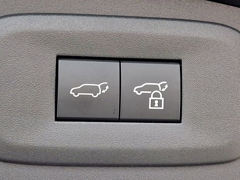 Used 2025 Lexus RZ 450e image 29