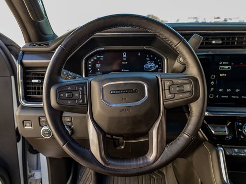 Used 2025 GMC Sierra 2500 Denali Ultimate image 18