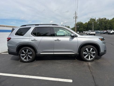 Used 2025 Honda Pilot Elite image 6