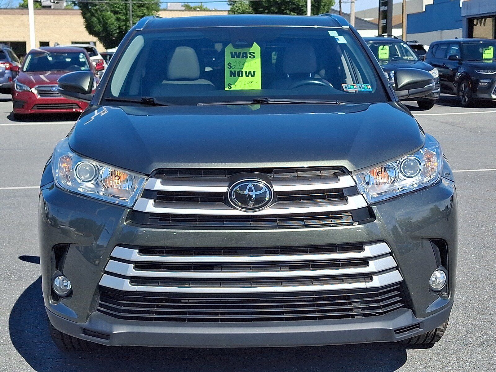 Used 2019 Toyota Highlander XLE AWD/4WD image 2