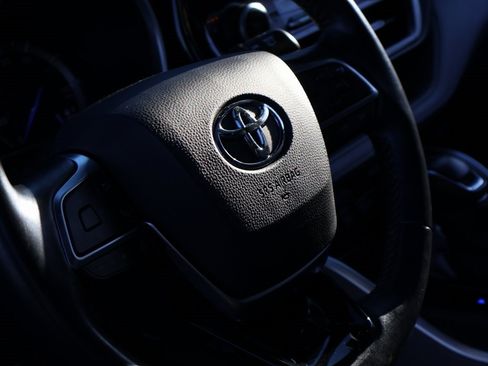 Used 2020 Toyota Highlander XLE image 22