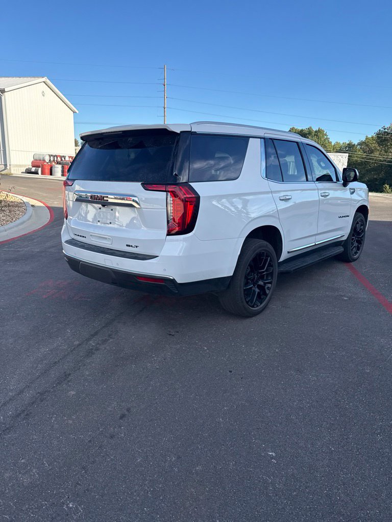 Used 2022 GMC Yukon SLT w/ SLT Premium Package AWD/4WD image 3