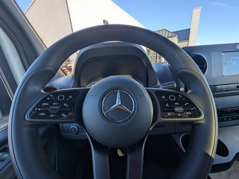 Used 2024 Mercedes-Benz Sprinter 2500 image 27