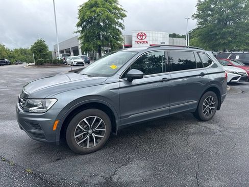 Used 2021 Volkswagen Tiguan SE FWD image 2