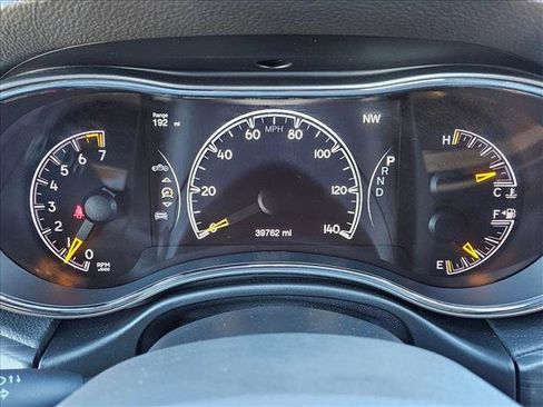 Used 2019 Jeep Grand Cherokee Limited image 11