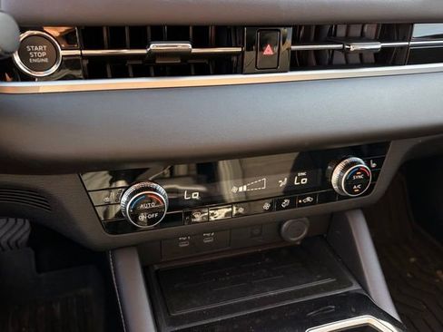 Used 2025 Mitsubishi Outlander SE FWD image 20