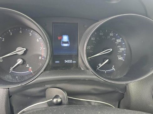 Used 2019 Toyota C-HR XLE FWD image 14