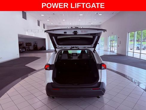 Used 2019 Toyota RAV4 XLE Premium FWD image 7