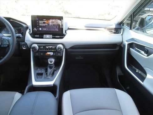 Used 2023 Toyota RAV4 XLE Premium image 15