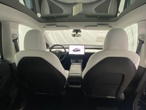 Used 2023 Tesla Model Y Long Range image 27