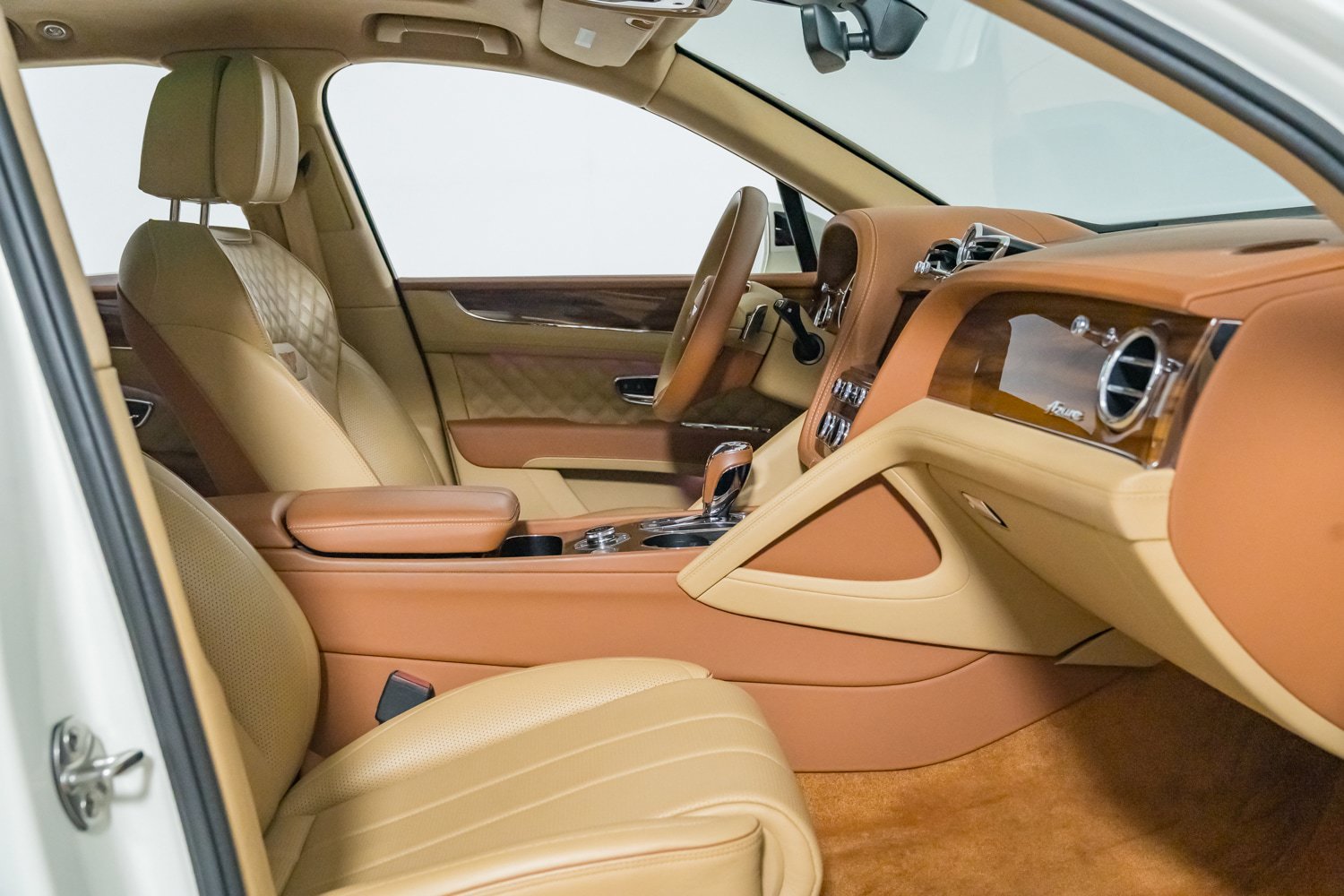 Used 2023 Bentley Bentayga AWD/4WD image 28