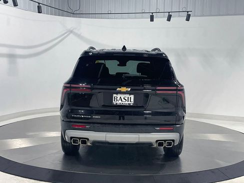 Used 2026 Chevrolet Traverse LT image 12