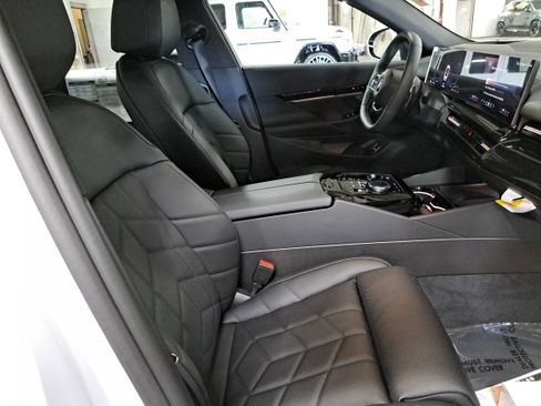 New 2026 BMW 530i w/ Premium Package image 10