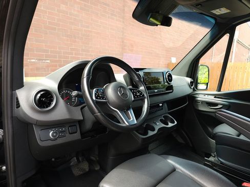 Used 2023 Mercedes-Benz Sprinter 2500 image 8