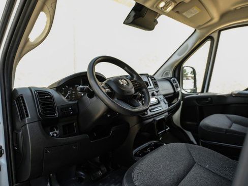 Used 2023 RAM ProMaster 2500 FWD image 2