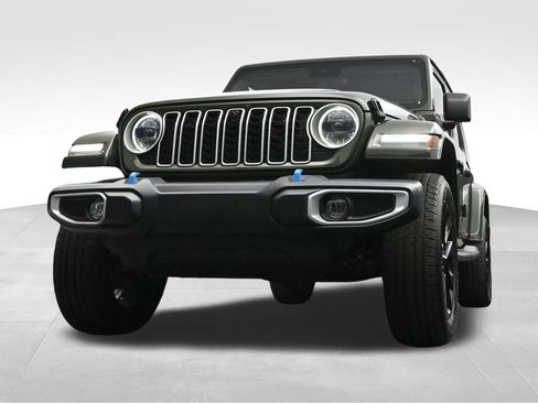 Used 2024 Jeep Wrangler Unlimited Sahara w/ Technology Group AWD/4WD image 33