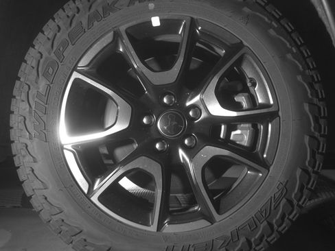 Used 2025 Jeep Compass Trailhawk image 13