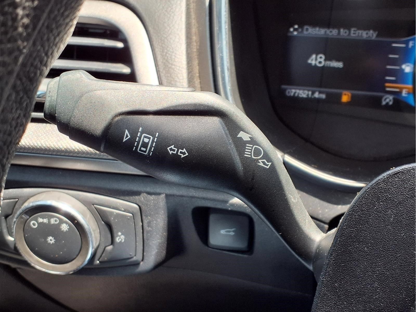 Used 2020 Ford Fusion SE FWD image 22