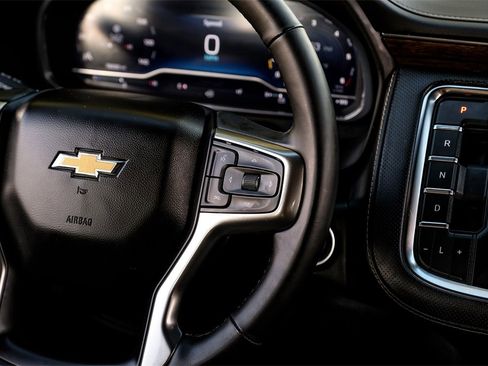 Used 2023 Chevrolet Suburban Premier image 14