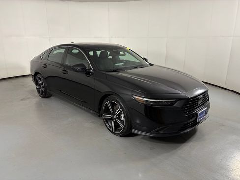 Used 2023 Honda Accord Sport image 2