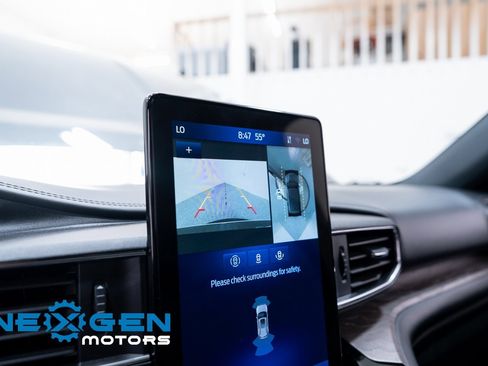 Used 2023 Ford Explorer Platinum w/ Technology Package image 39