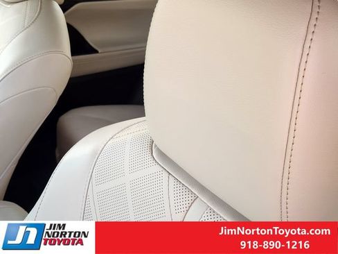 Used 2022 Toyota Highlander Platinum AWD/4WD image 16
