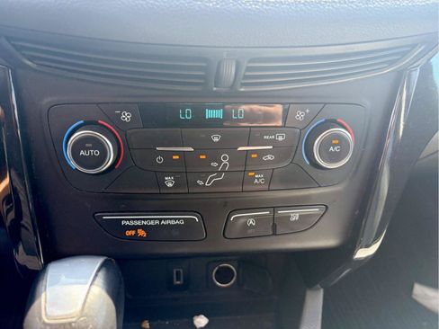 Used 2017 Ford Escape SE w/ SE Sport Appearance Package FWD image 17