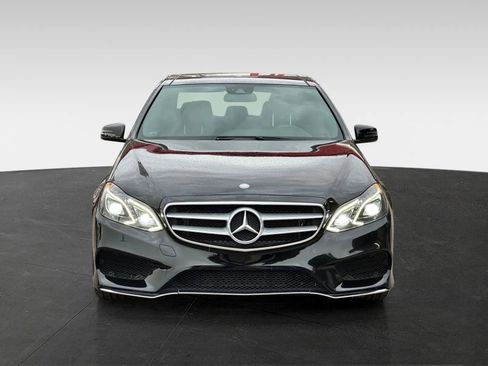 Used 2014 Mercedes-Benz E 550 4MATIC Sedan image 2